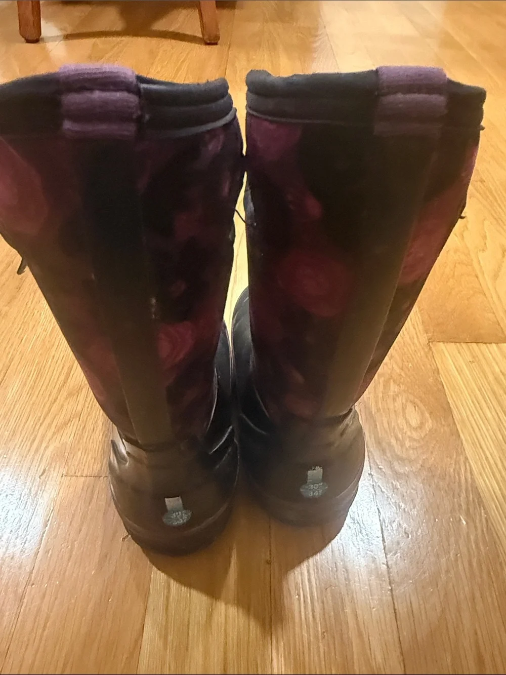 Bogs girls snow boots size 2.